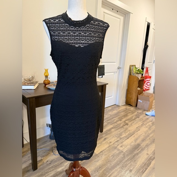 GUESS | Black Body con Dress with Lace Detail and Open Back Sz 10 - Picture 1 of 6